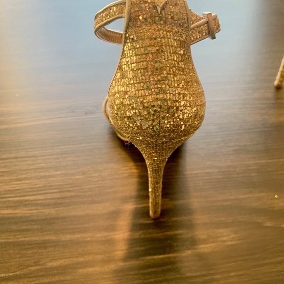 : Sam Edelman gold metallic glitter strapped, open-toe heels. - Picture 2 of 4